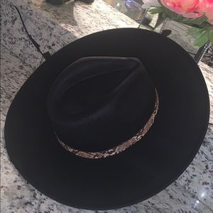 Hats/Fedora/Felt
Black/Multi